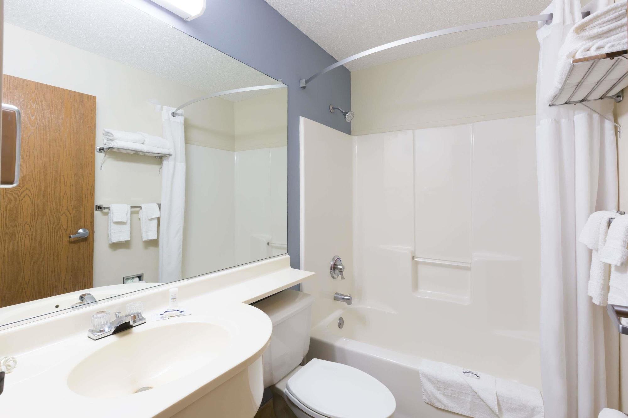 Microtel & By Wyndham 2*