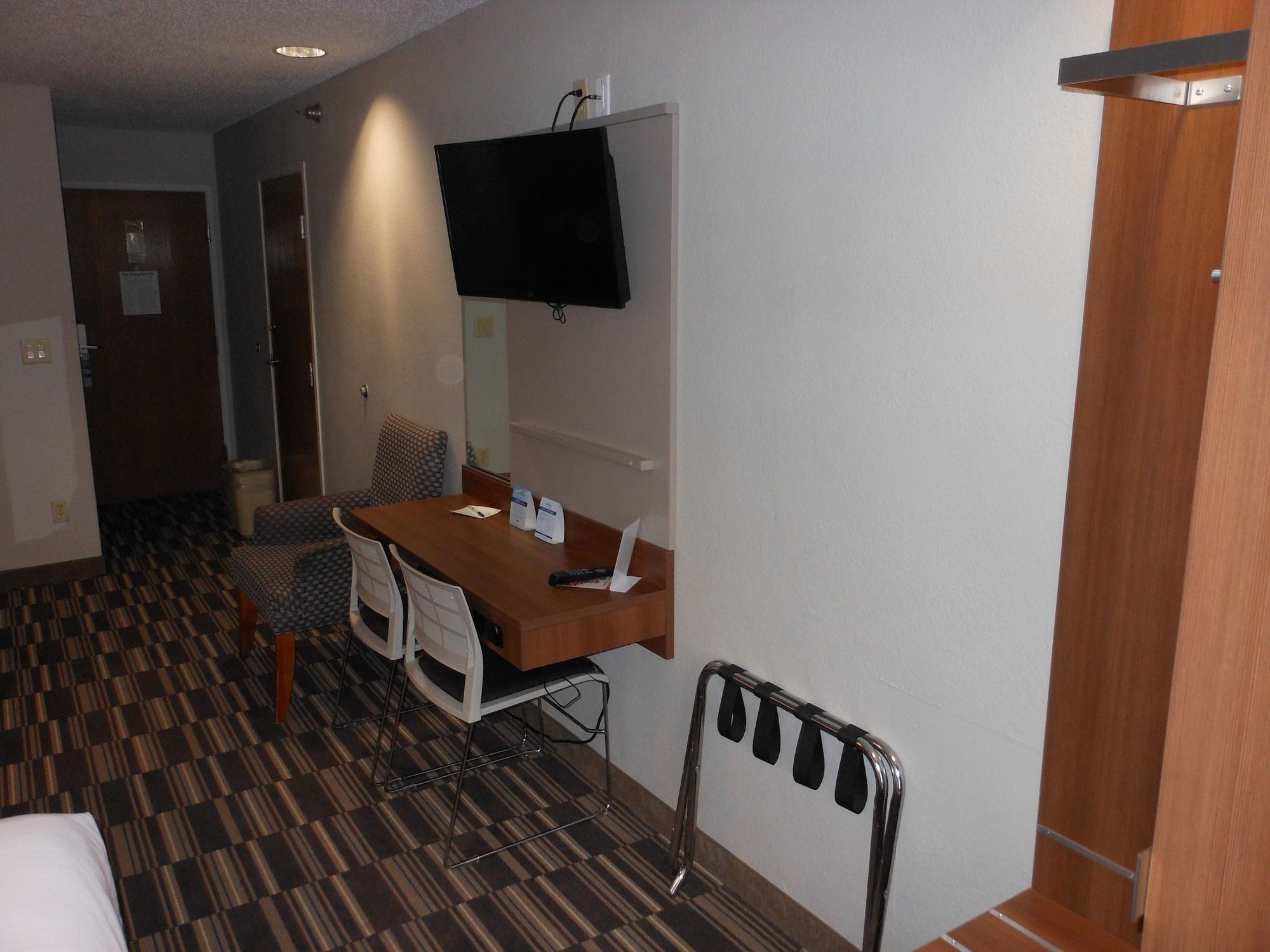Microtel & By Wyndham 2*