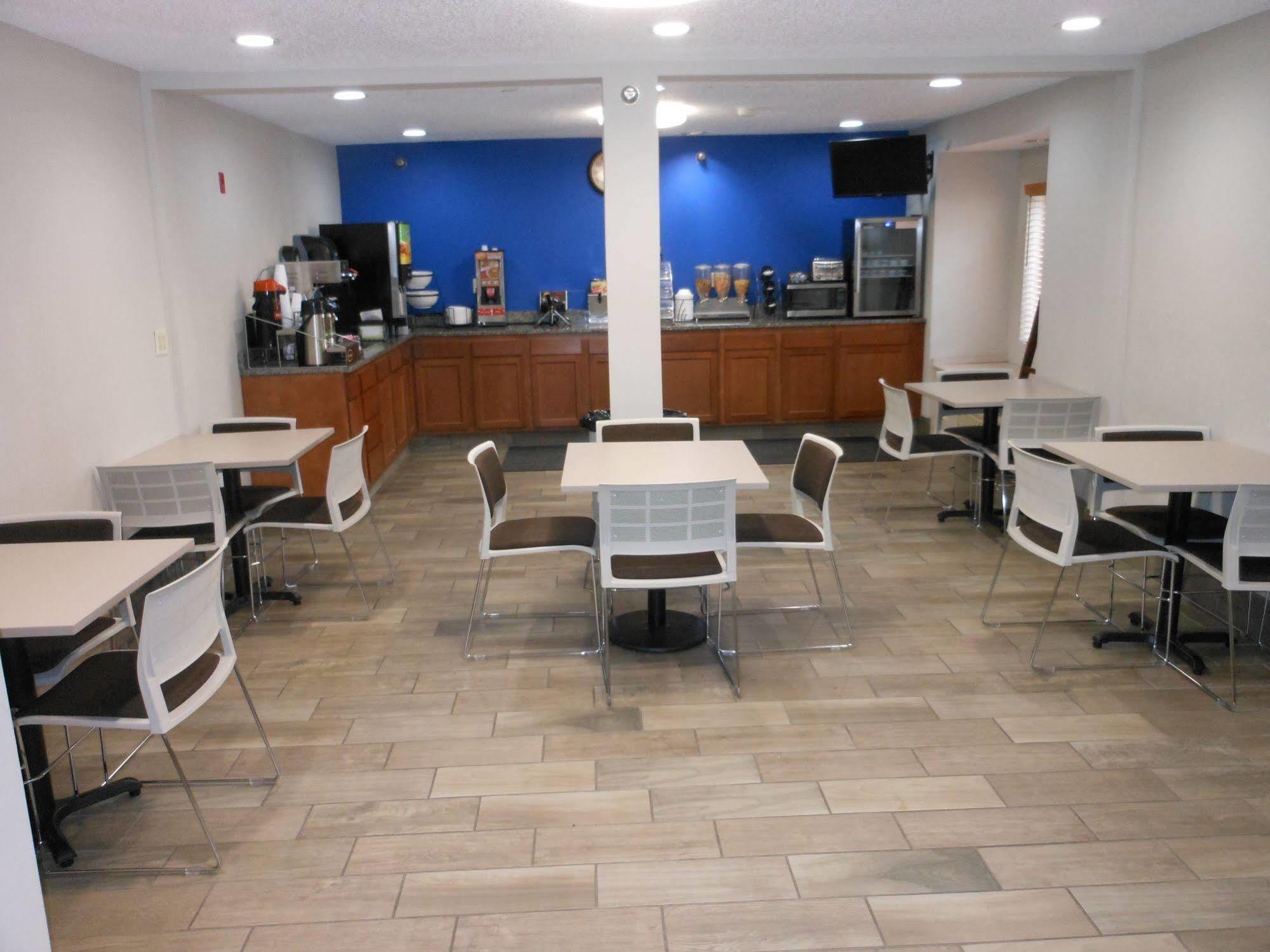 Microtel & By Wyndham 2*