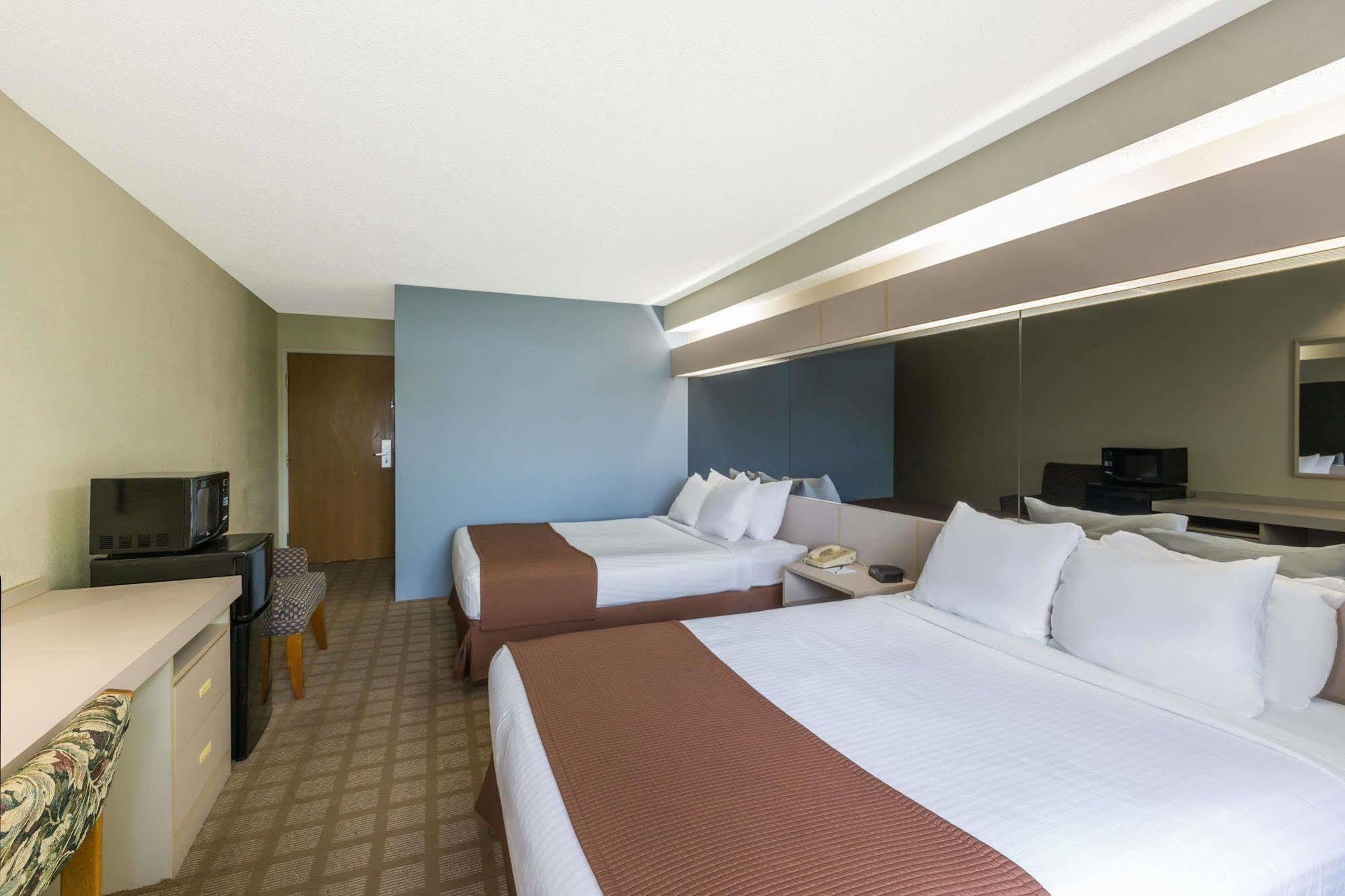 Hotel Microtel & By Wyndham