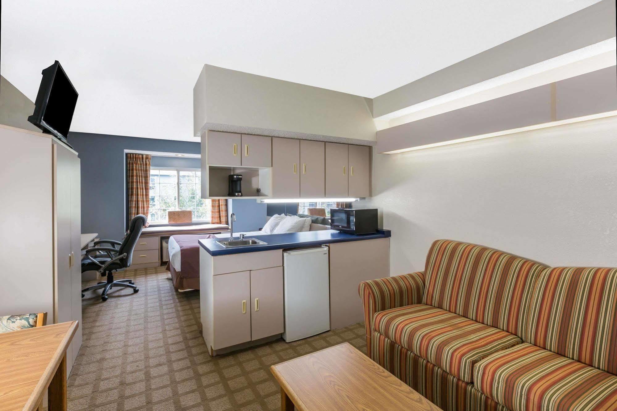 Microtel & By Wyndham 2*