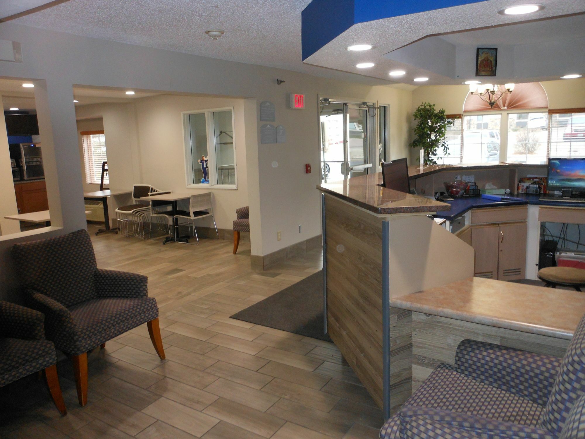 Microtel & By Wyndham Hotel 2*