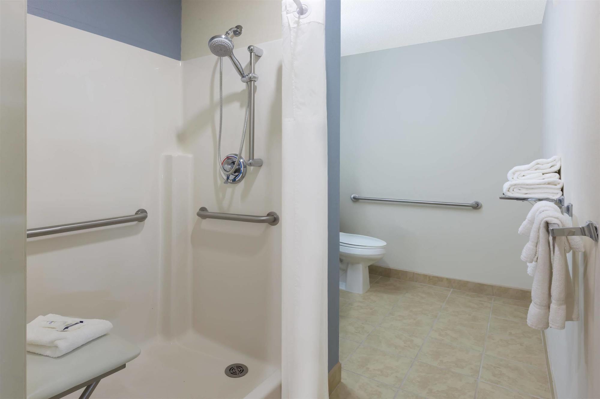 Hotel Microtel & By Wyndham 2*